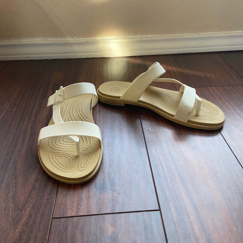 CROCS Tan Cream Sandals Women Sz 9
